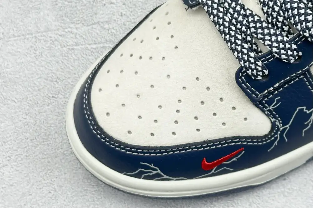 Nike SB Dunk Low Lightning Blue Sketch – Nikes FlexibleFit 1640 