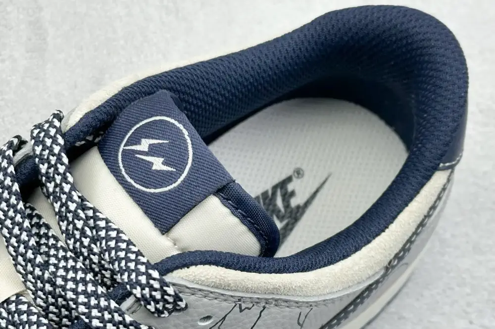 Nike SB Dunk Low Lightning Blue Sketch – Nikes FlexibleFit 1640 