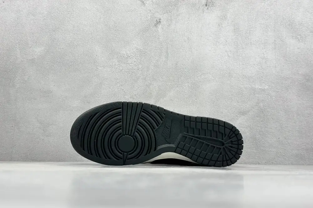 UrbanChic Nike SB Dunk Low Lightning White Black – Nikes 1649 