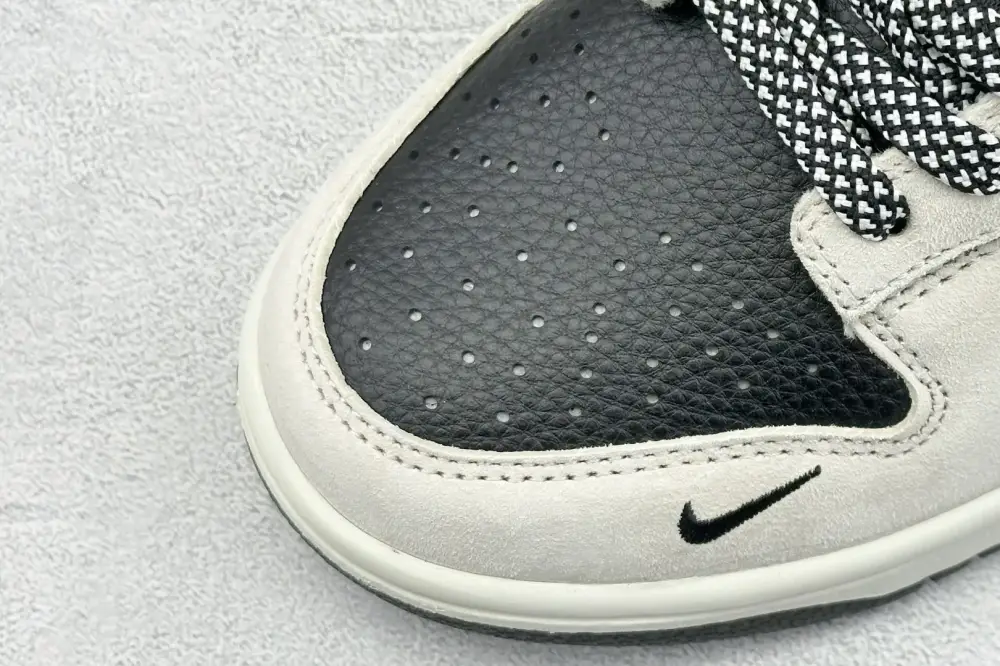 UrbanChic Nike SB Dunk Low Lightning White Black – Nikes 1649 