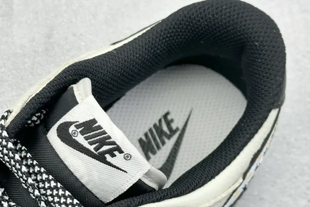 UrbanChic Nike SB Dunk Low Lightning White Black – Nikes 1649 