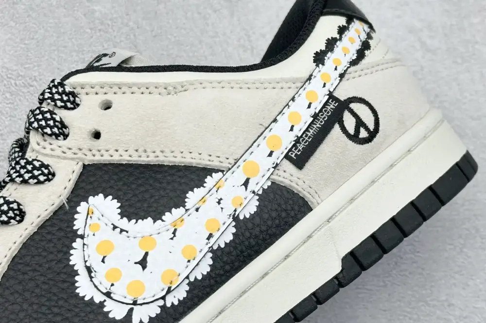 UrbanChic Nike SB Dunk Low Lightning White Black – Nikes 1649 