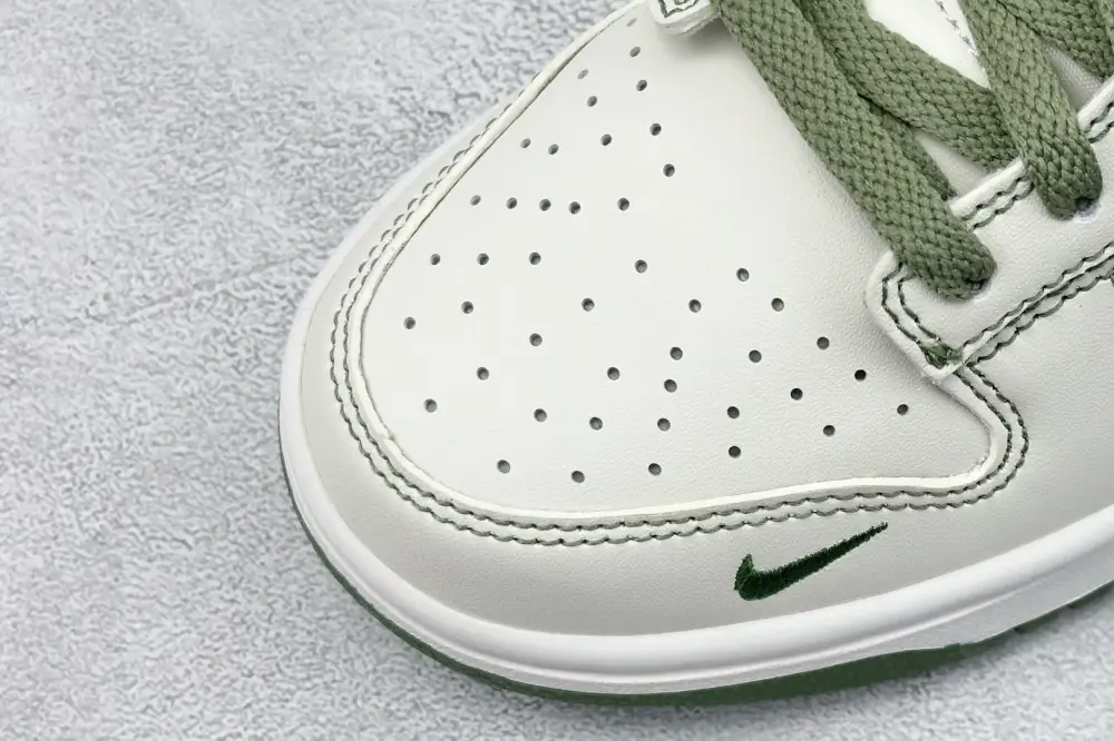 Soft Nike SB Dunk Low Off-White Light Grey Green 1637 