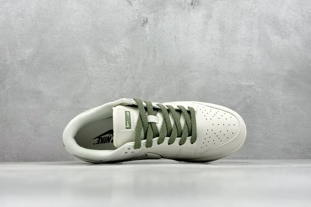 FlexibleFit Nike SB Dunk Low Supreme Beige Green – Nikes & Collection 1589  EEBDB296