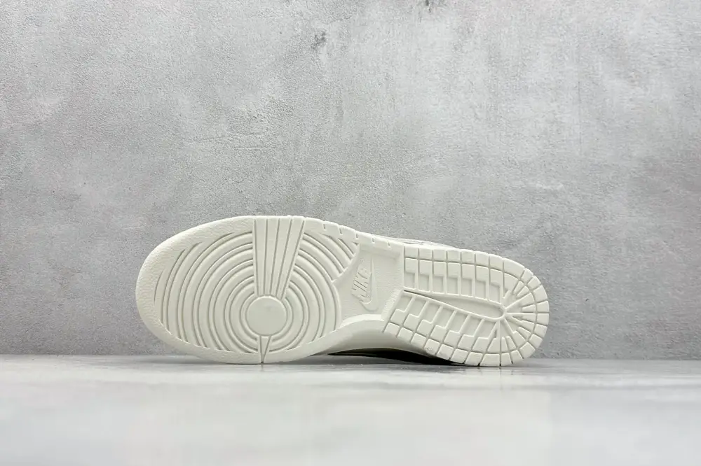 FlexibleFit Nike SB Dunk Low Supreme Beige Green – Nikes & Collection 1589 