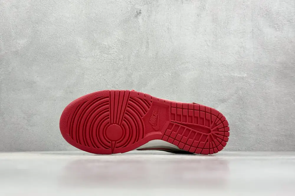 Nike SB Dunk Low Supreme Beige Red – Nikes Timeless 1624 