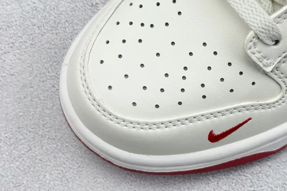 Nike SB Dunk Low Supreme Beige Red – Nikes Timeless 1624 