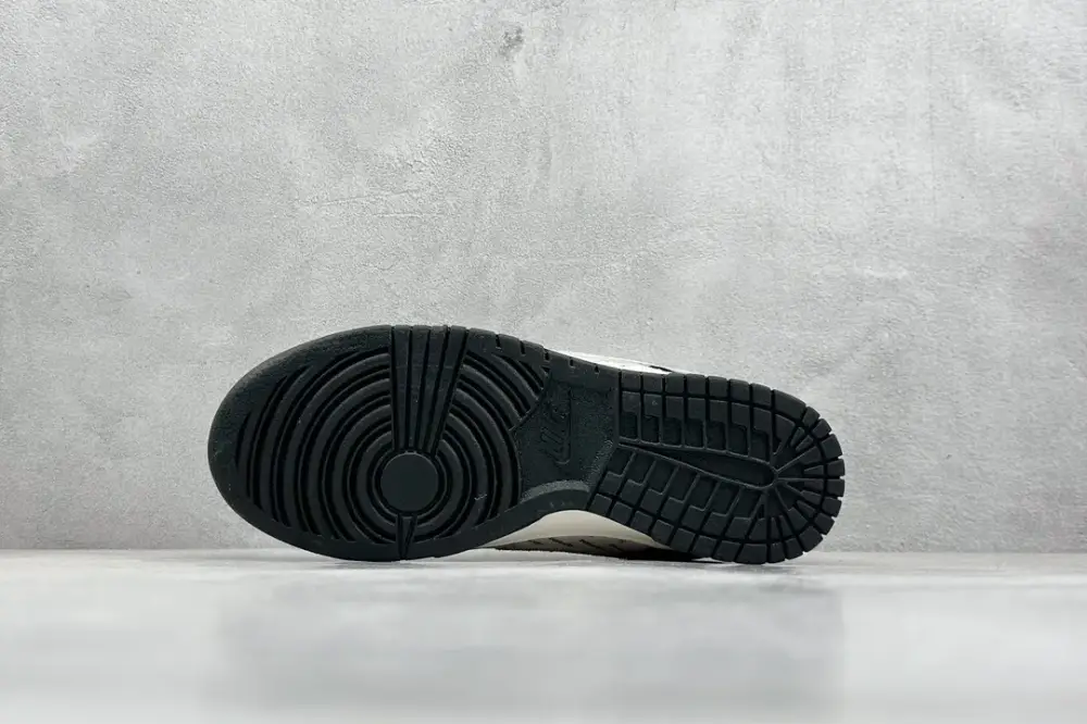 Nike SB Dunk Low Supreme Black White – Nikes & Fake Nike AllSeason 1574 