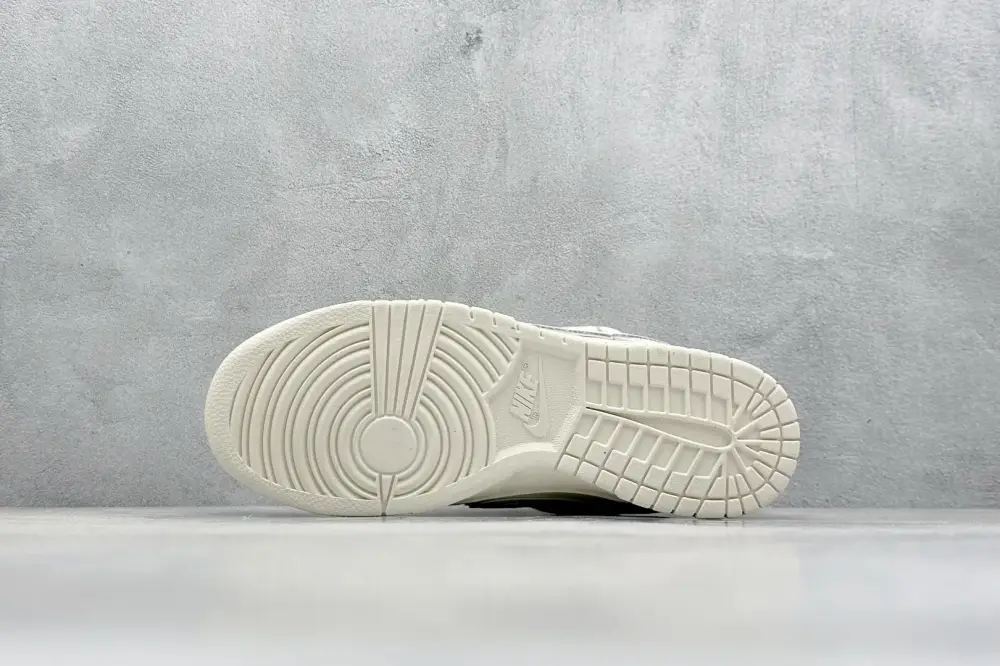 Nike SB Dunk Low Supreme Light Grey Nikes AllSeason 1653 