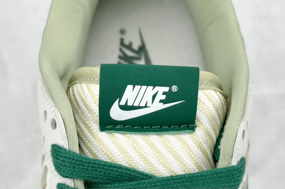 WeatherProof Nike SB Dunk Low Undefeated White Green Low – Nikes 1664 
