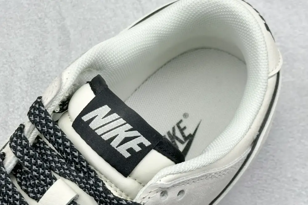 TechFriendly Nike SB Dunk Low White Black Star – Nikes & Collection 1562 