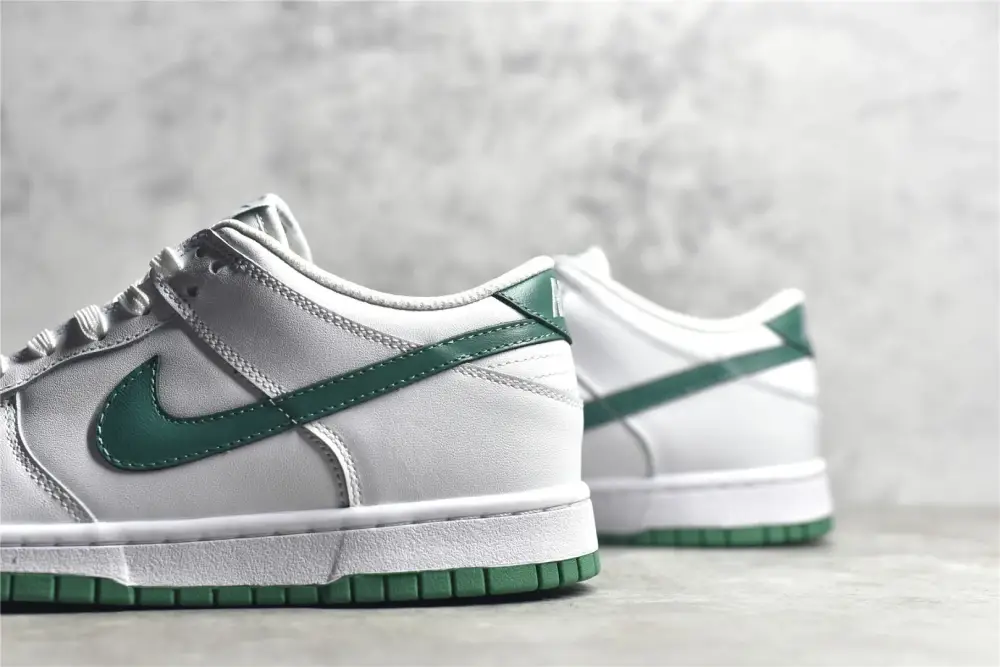 NewStyle Nike SB Dunk Low White Green Low Top Nike Sneakers 1617 