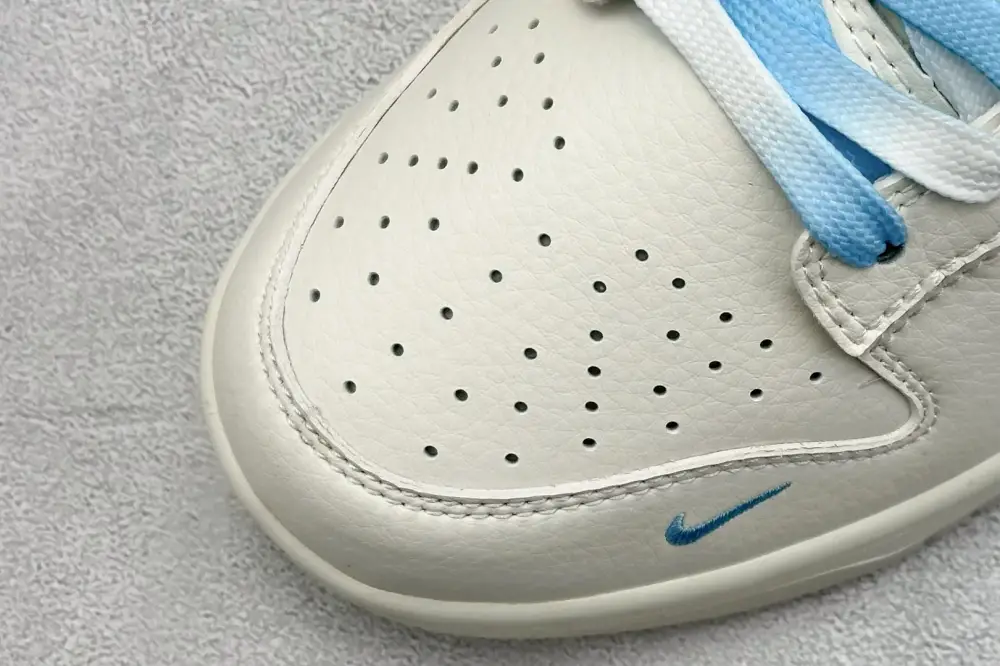 Nike SB Dunk Low x Supreme White Sky Blue Nikes – Flexible 1552 