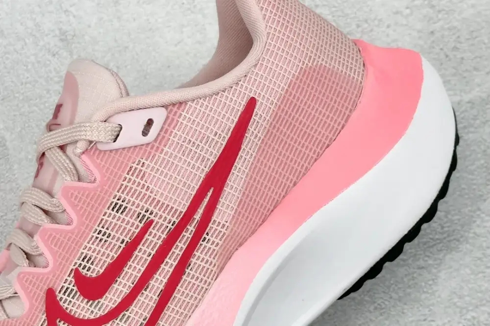 TravelReady Nike Zoom FLY 5 PRM Unisex Running – Pink Red, Low-Top Flyknit Design, Size 36-40, Premium Nike (DM8974- 1488 