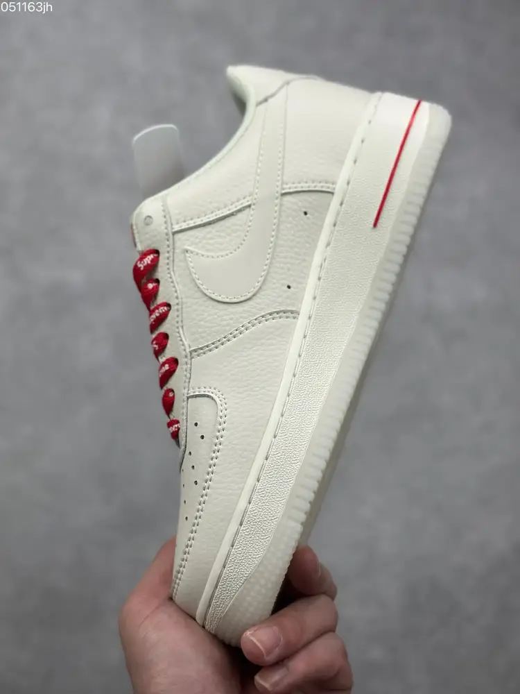Vibrant Nike x Supreme Air Force 1 '07 Low Cream Red Sneakers – Limited Edition Best Sneakers 991 