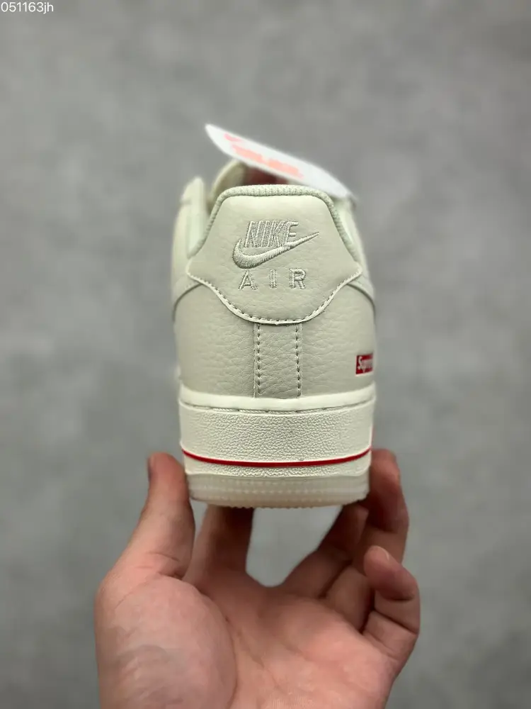 Vibrant Nike x Supreme Air Force 1 '07 Low Cream Red Sneakers – Limited Edition Best Sneakers 991 