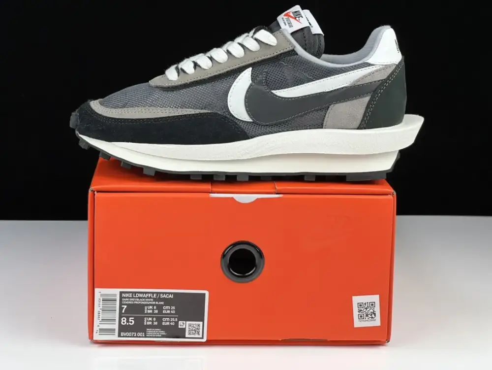 SACAI x NIKE LDV Waffle Black White Hybrid Running – Nike Sneakers Unique 1511  FDACE348