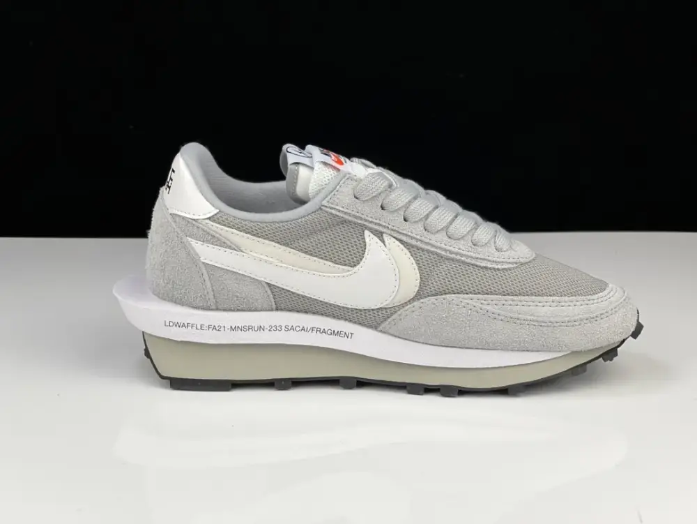 Lightweight SACAI x NIKE LDV Waffle Grey White Deconstructed Running – Premium Nike Edition with Design 1506 