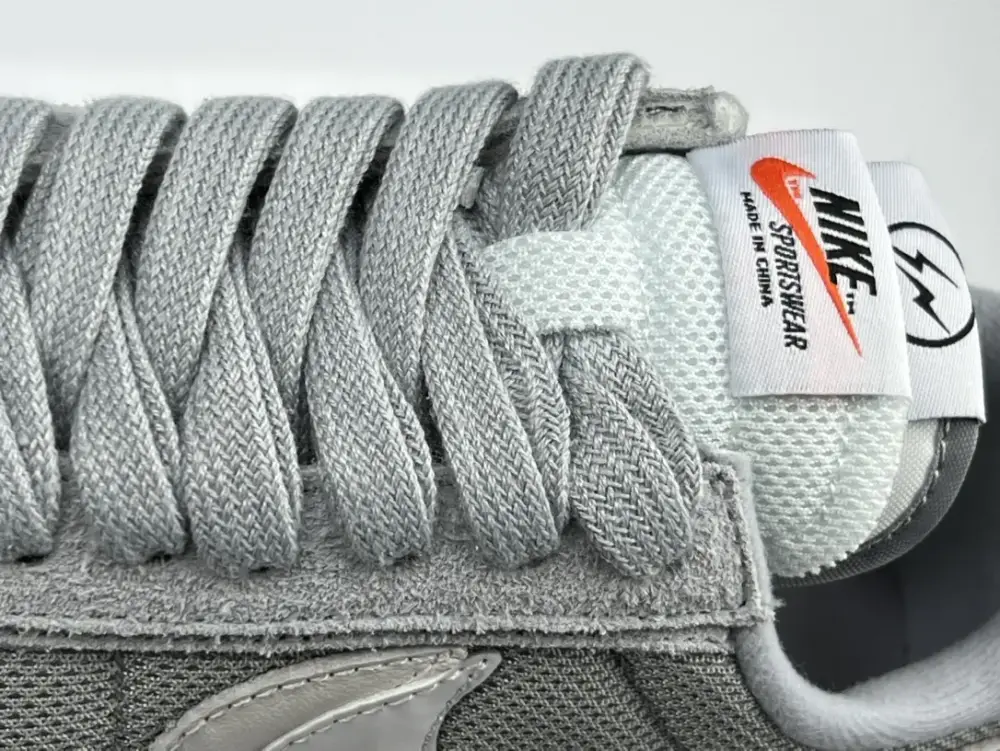 Lightweight SACAI x NIKE LDV Waffle Grey White Deconstructed Running – Premium Nike Edition with Design 1506 