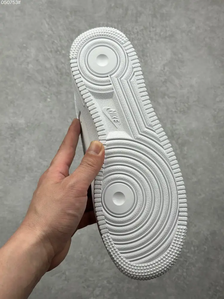 Trendsetting Supreme x Nike Air Force 1 '07 Low All-White Custom Leather Sneakers – Best Sneakers & 993 