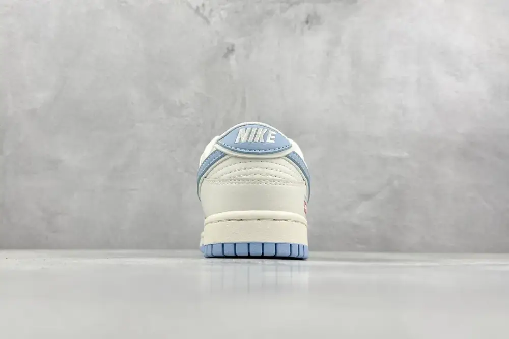 Supreme x Nike SB Dunk Low Blue Starry Sky Nikes Sneakers EasyCare 1575 
