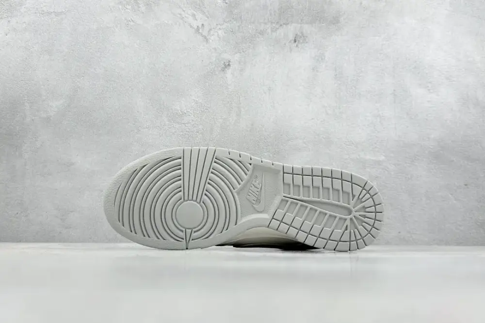 FastDry Supreme x Nike SB Dunk Low Grey White Nike Sneakers 1577  CDAE530