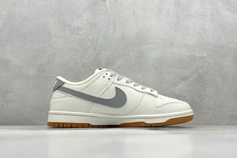 Sporty Supreme x Nike SB Dunk Low Light Grey – Nikes & Collection 1628  ABCC55