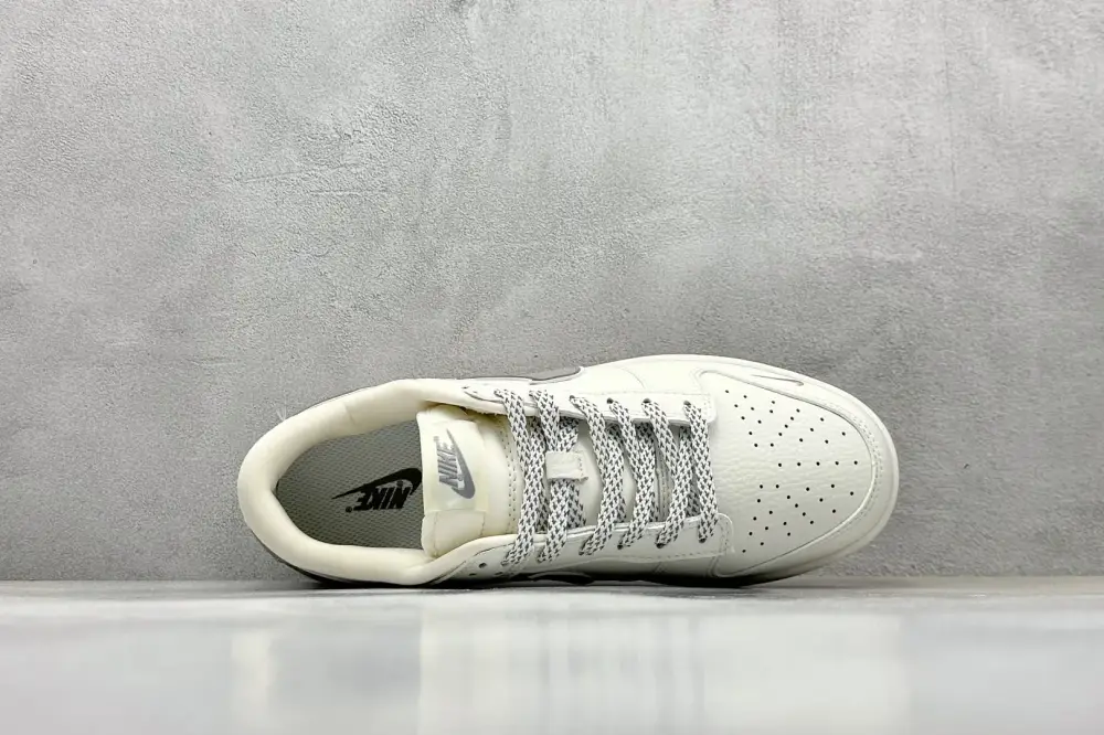 Sporty Supreme x Nike SB Dunk Low Light Grey – Nikes & Collection 1628  ABCC55