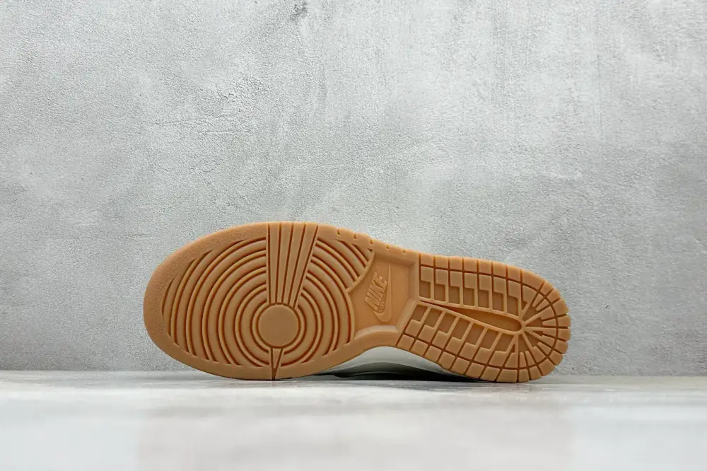 Sporty Supreme x Nike SB Dunk Low Light Grey – Nikes & Collection 1628 