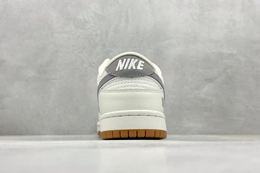 Sporty Supreme x Nike SB Dunk Low Light Grey – Nikes & Collection 1628 