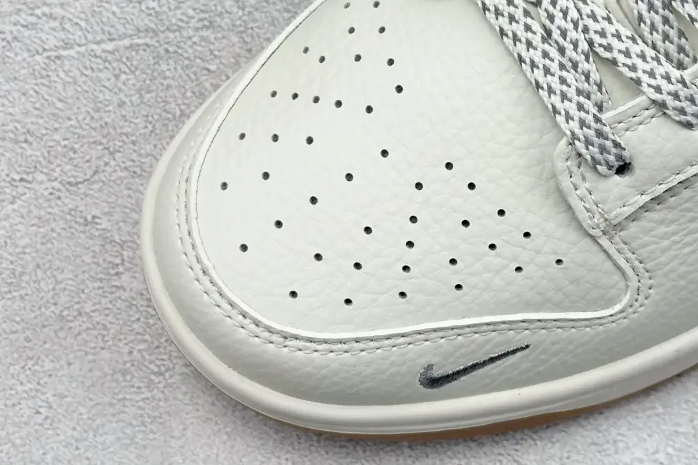 Sporty Supreme x Nike SB Dunk Low Light Grey – Nikes & Collection 1628 