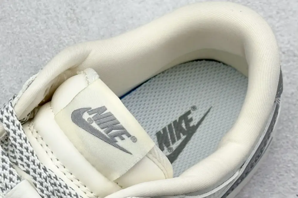Sporty Supreme x Nike SB Dunk Low Light Grey – Nikes & Collection 1628 
