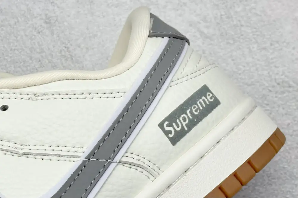 Sporty Supreme x Nike SB Dunk Low Light Grey – Nikes & Collection 1628 
