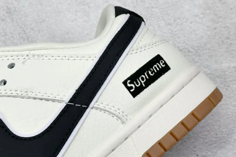 Supreme x Nike SB Dunk Low White Black – Nikes & Fake Nike AllSeason 1608 