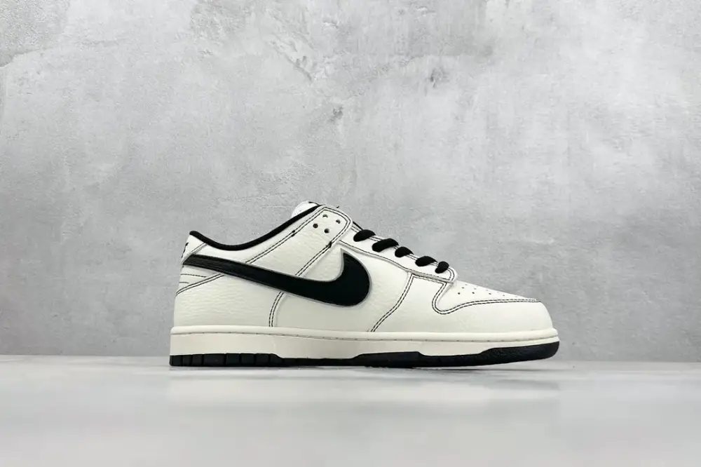 Supreme x Nike SB Dunk Low White Black – Nikes & Collection FashionForward 1582 