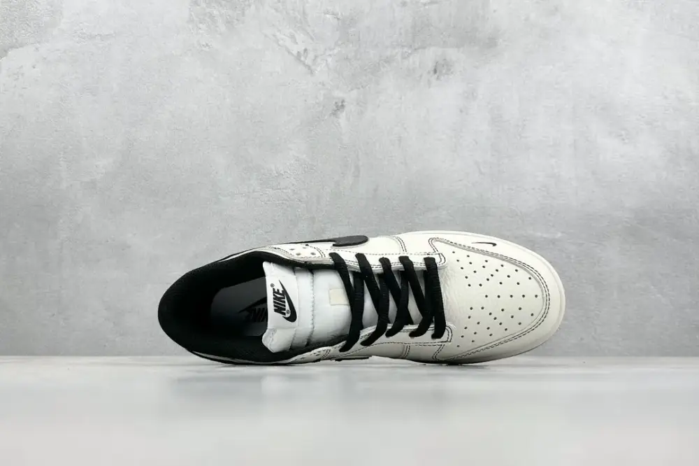 Supreme x Nike SB Dunk Low White Black – Nikes & Collection FashionForward 1582 