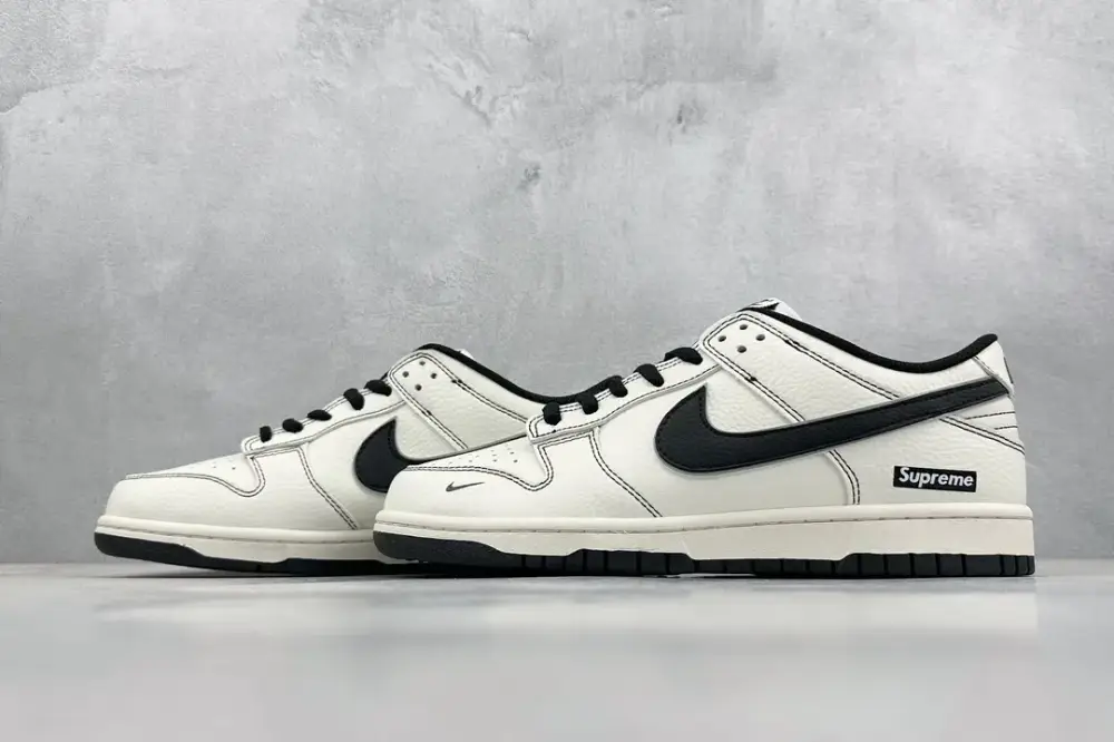 Supreme x Nike SB Dunk Low White Black – Nikes & Collection FashionForward 1582 