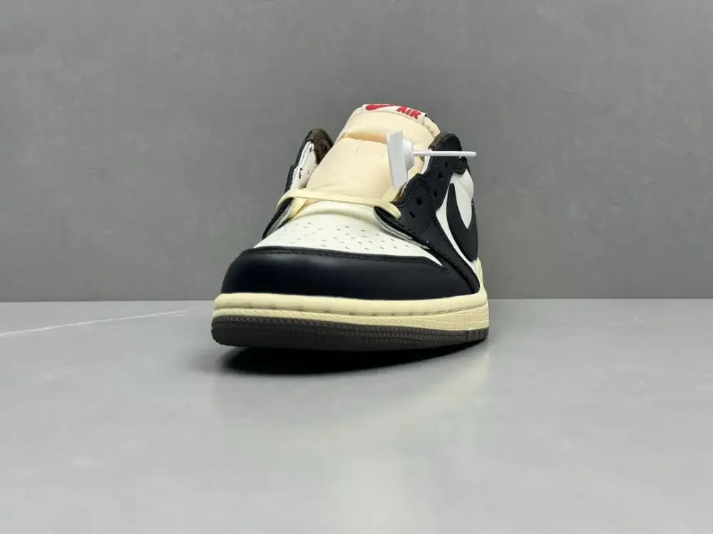 Travis Scott x Air Jordan 1 Low 