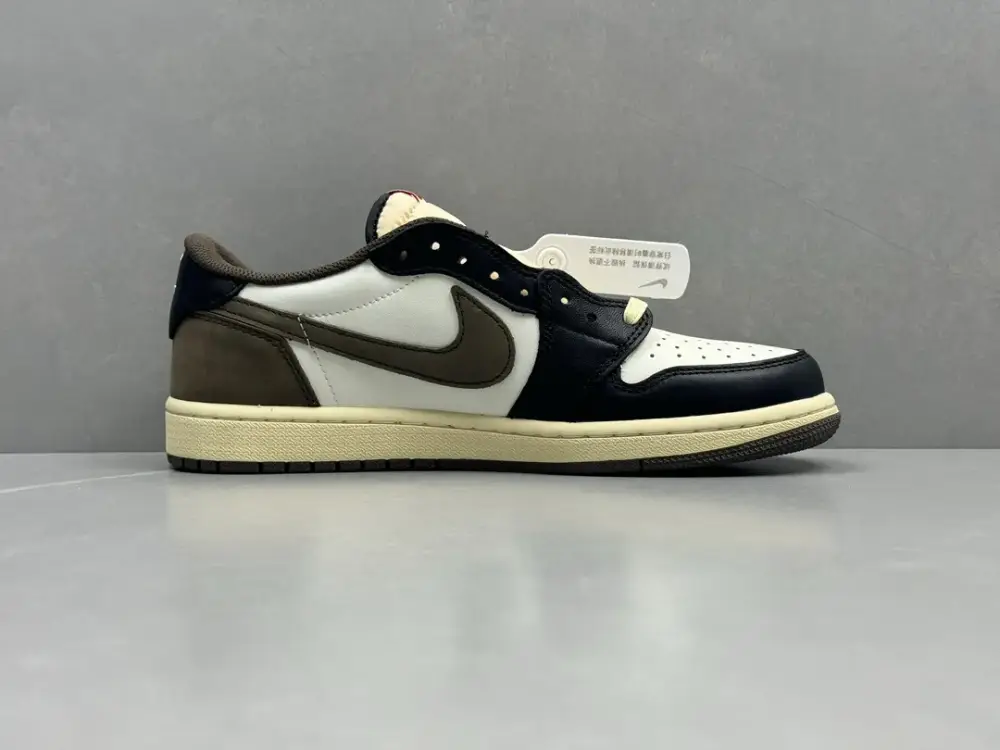 Travis Scott x Air Jordan 1 Low 