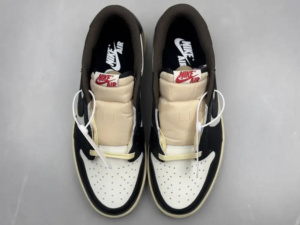 Travis Scott x Air Jordan 1 Low 