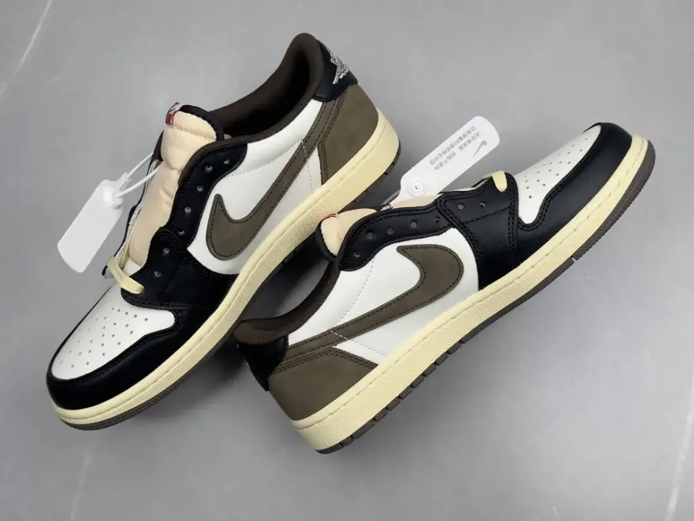Travis Scott x Air Jordan 1 Low 