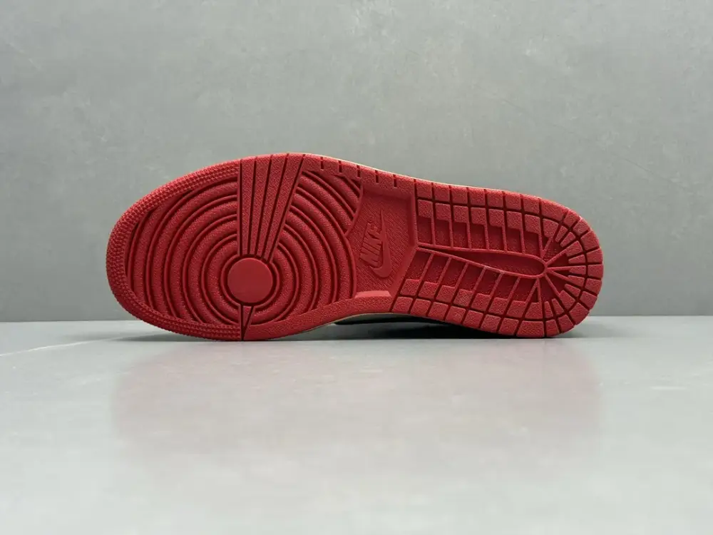 TechFriendly Travis Scott x Air Jordan 1 Low Reverse Mocha – White Red Black – Authentic Version with Top and Best Sneakers Quality 1262 