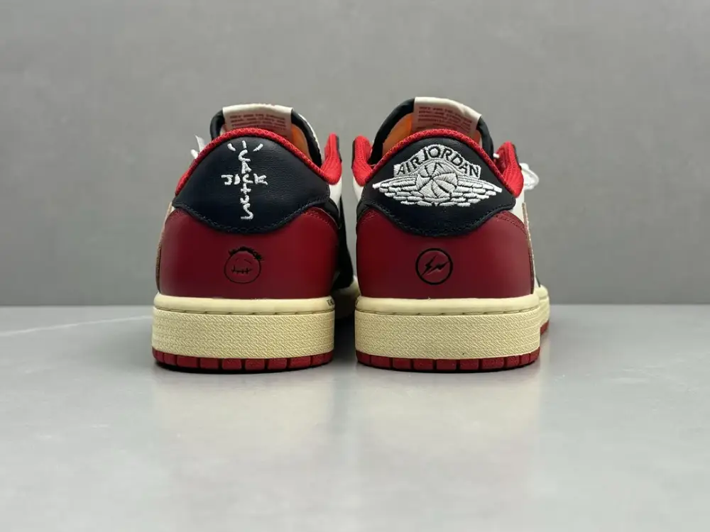 TechFriendly Travis Scott x Air Jordan 1 Low Reverse Mocha – White Red Black – Authentic Version with Top and Best Sneakers Quality 1262 