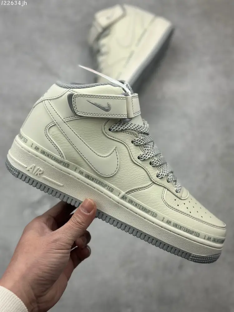 Snug Uninterrupted x Nike Air Force 1 Mid 