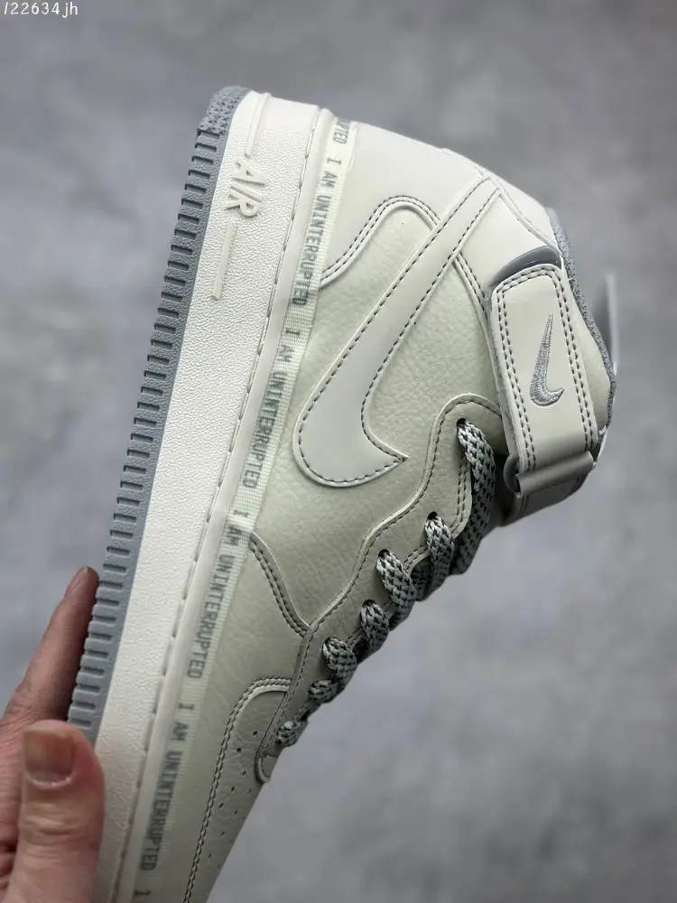 Snug Uninterrupted x Nike Air Force 1 Mid 