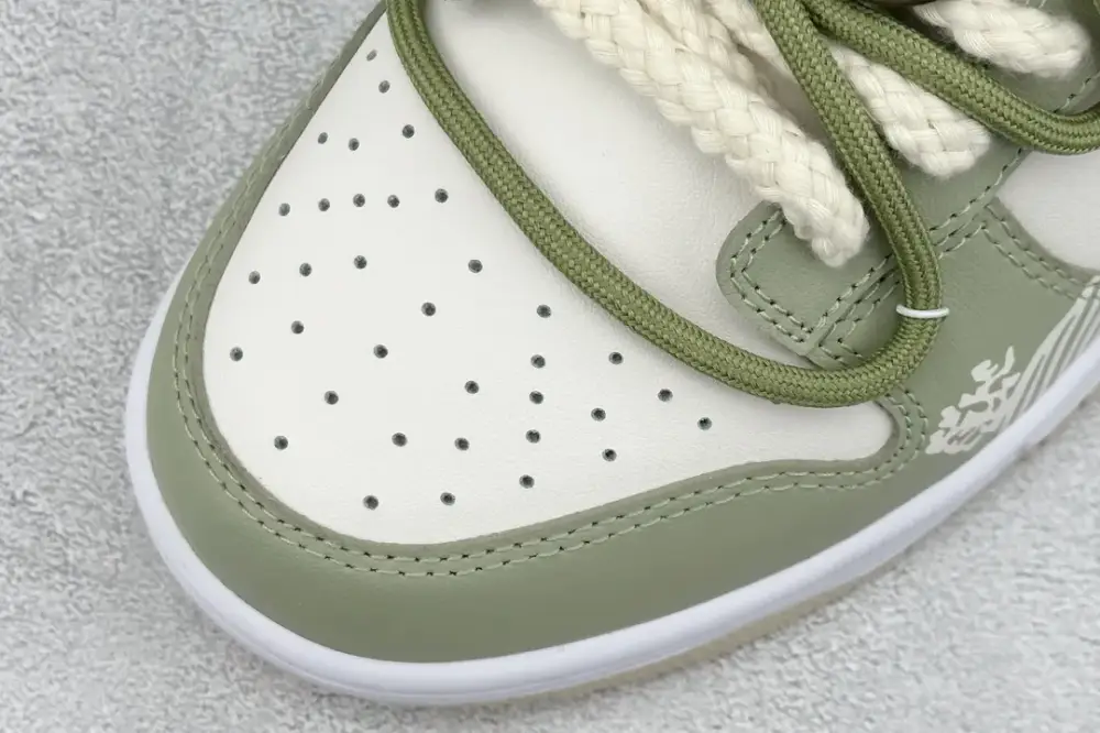 Seasonal YC NK Dunk Low Palace Dragon Well Tea – Nikes & 1602 