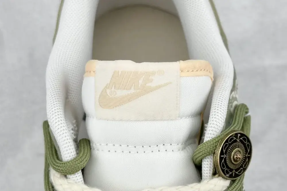 Seasonal YC NK Dunk Low Palace Dragon Well Tea – Nikes & 1602 