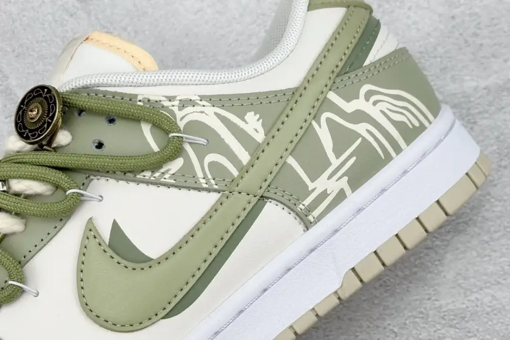 Seasonal YC NK Dunk Low Palace Dragon Well Tea – Nikes & 1602 