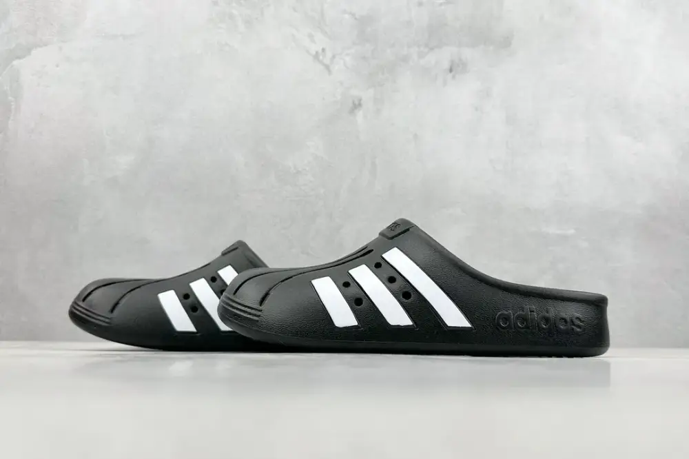 Trendsetting adidas Adilette Clogs Core Black White – 459 