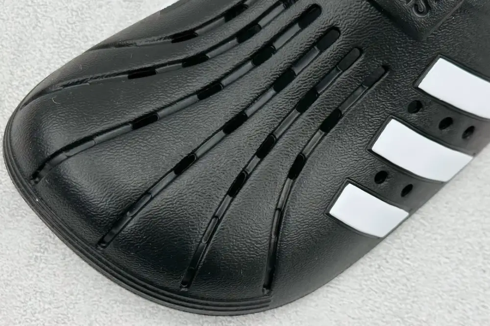 Trendsetting adidas Adilette Clogs Core Black White – 459 